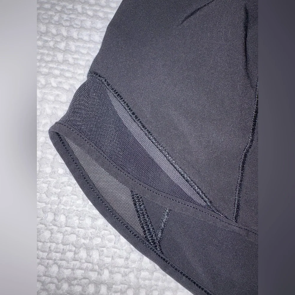 Lululemon Hotty Hot Short II, Long 4 Inches in Black - Size 4 - Picture 5 of 15